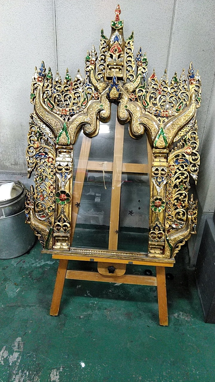 窓埋め込みタイ装飾品