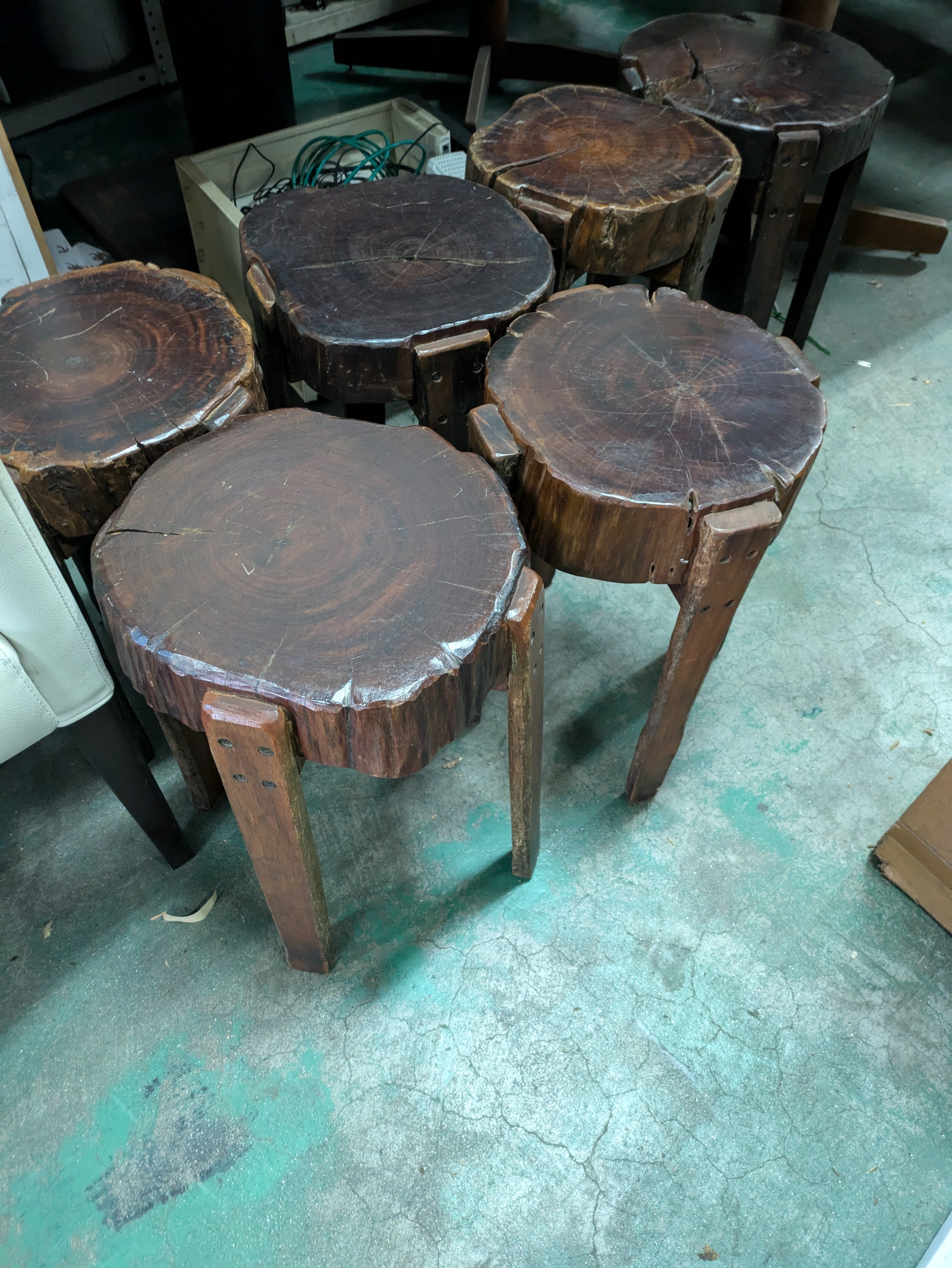 タイ丸太椅子 – クワンチャイ