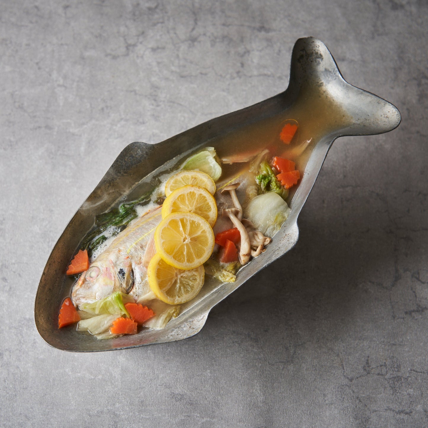 朝獲れ鮮魚のココナッツスープ風味(トムカープラー)