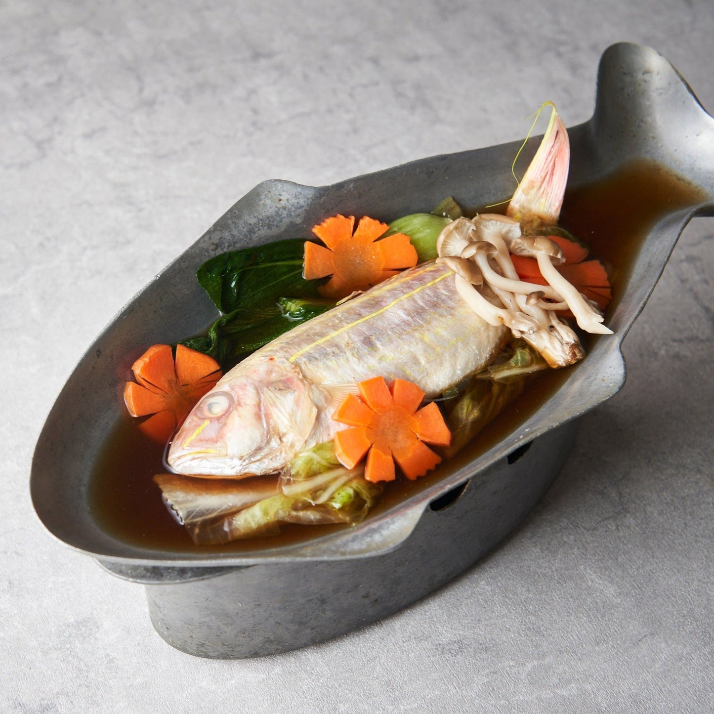 朝獲れ鮮魚のトムヤム風味(プラー トムヤム)